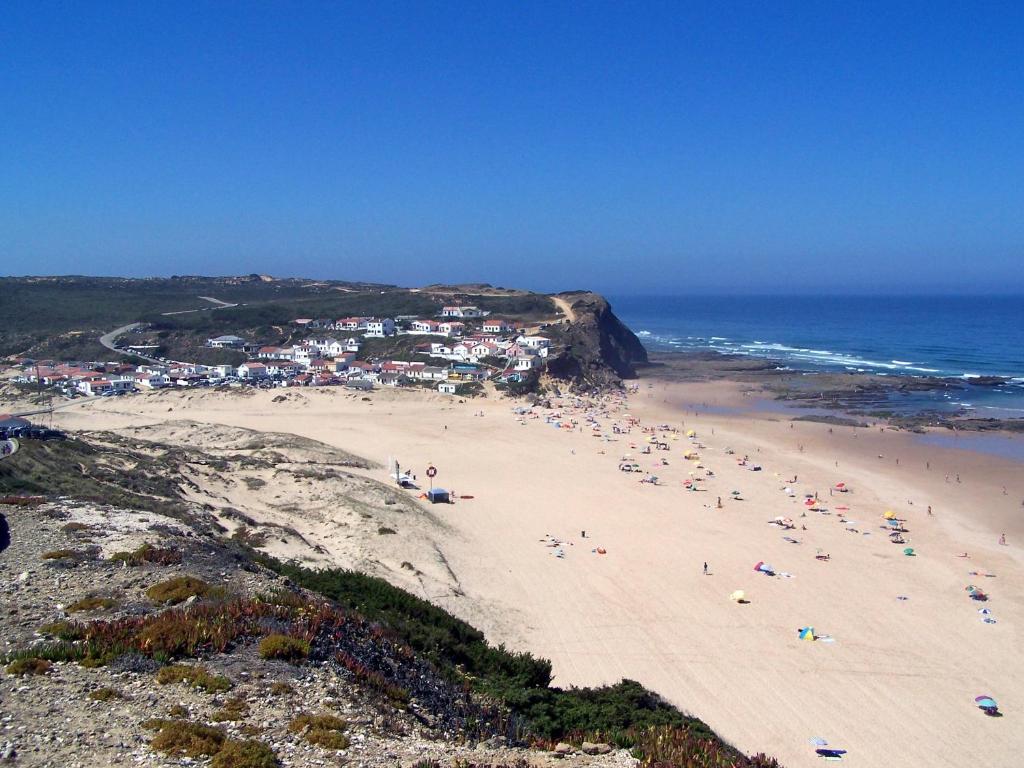 Maison d'hôtes Beach House Urbanização Vale da Telha, 8670-156 Aljezur