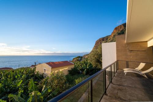 Beach Sunset Villa 150m from the Ocean Paul do Mar portugal