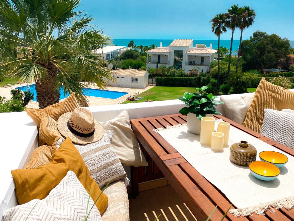 Villa Beach villa with ocean view and rooftop cinema 14 Beco das Dunas, 8200-416 Guia