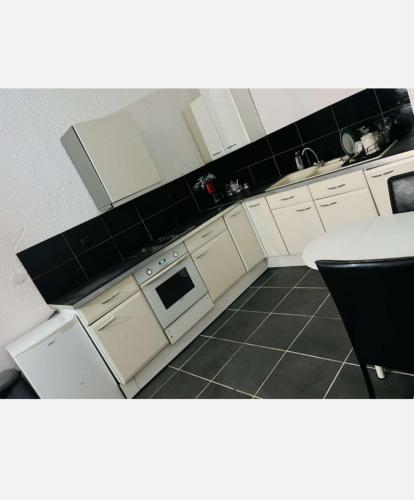 Appartement Beau studio lumineux à 2mn à pied du tramway. 57 bis Rue Jean Jaurès denain Lourches