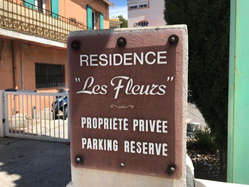 Beau T2 en centre ville avec parking privé Bandol france