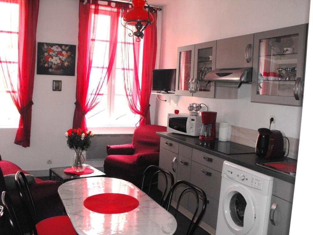 Appartement Beau T2 RUBY appt n° 2 RDC 25 Rue Jean Jaurès, 17300 Rochefort