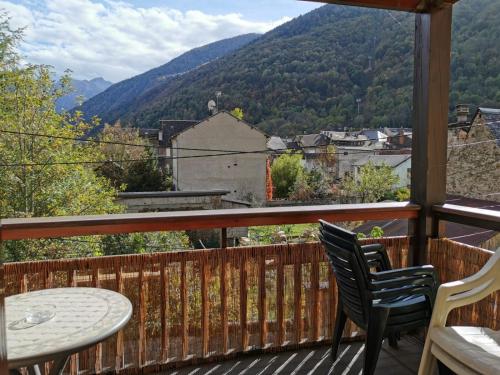 Beau T3 place parking, vue dégagée proche centre Luchon france