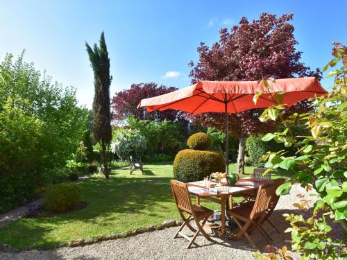 Beautiful 18th century holiday home with enclosed garden 1 hour from Paris Yèvre-le-Châtel france