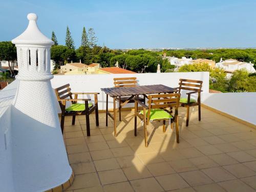 Beautiful 2-Bed Apartment in Vilamoura Quarteira portugal