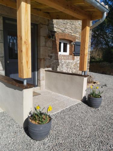 Beautiful 2 bed cottage with swimming pool Pagéas france