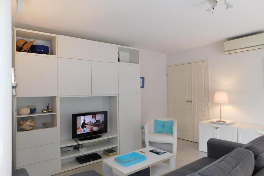 Appartement Beautiful 2 bedroom \ 99 Route de la Badine, 06160 Antibes