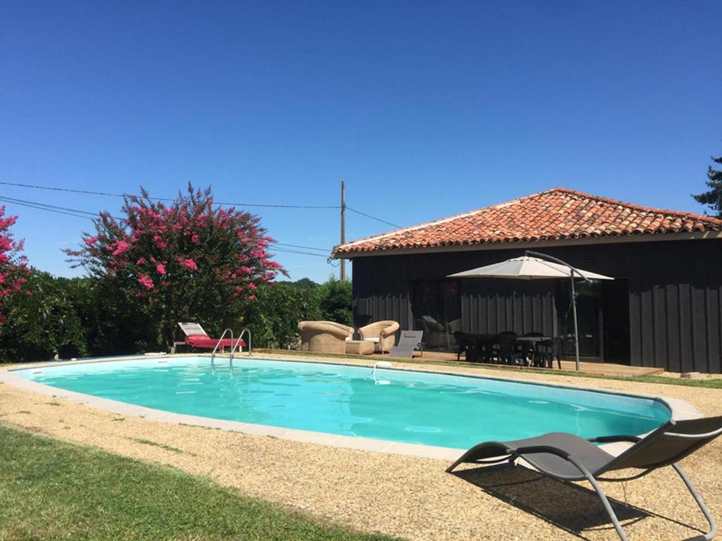 Maison de vacances Beautiful 4-Bed country cottage with pool 1492 Route de Barbotan, 40240 Lagrange