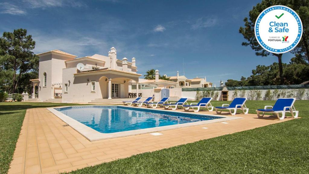 Villa Beautiful 8-Bed Golf Villa in Vilamoura Algarve Caminho do Galeao Lote 2 TR 27B, 8125-422 Vilamoura