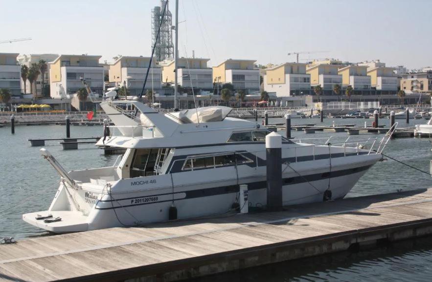 Bateau-hôtel Beautiful and magnific yacht for 6 persons Passeio Neptuno, 1990-193 Lisbonne