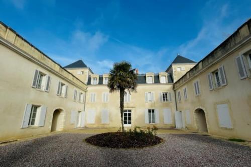 Beautiful apartment in a large private park Périgny france