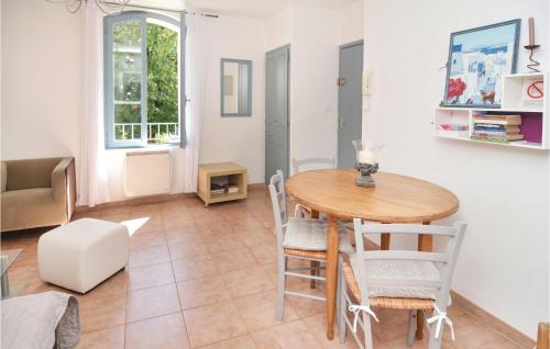 Beautiful apartment in Uzs with 1 Bedrooms and WiFi Uzès france