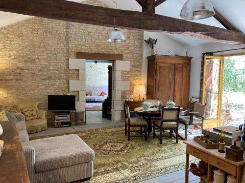 Maison de vacances Beautiful Cottage in Frontenay sur Dive with Private Terrace  Frontenay-sur-Dive