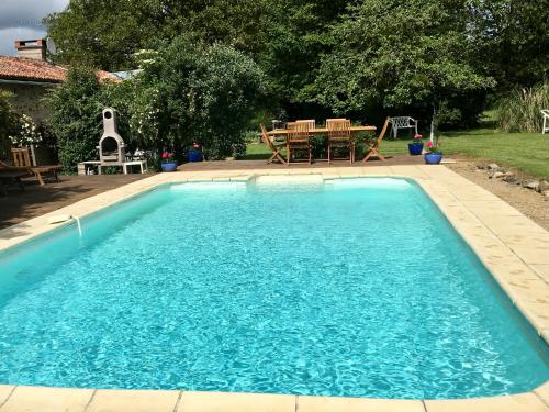 Beautiful cottage with private pool in France Chatain france