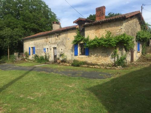 Maison de vacances Beautiful cottage with private pool in France  Chatain