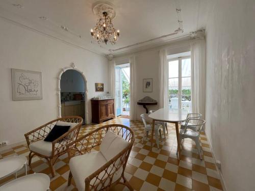 Beautiful garden apartment steps from the beach Menton france