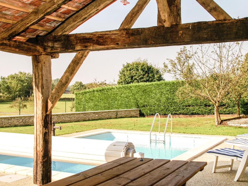 Maison de vacances Beautiful Holiday Home in Cressensac with Swimming Pool , 46600 Cressensac