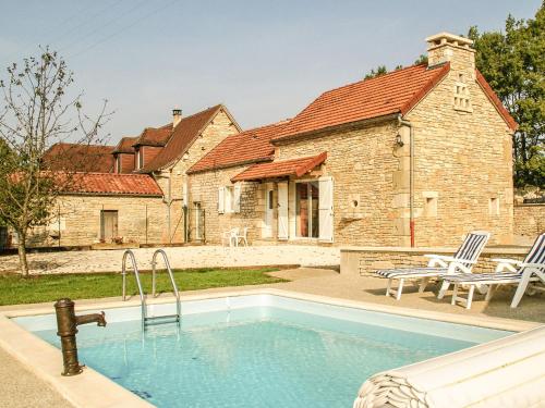 Maison de vacances Beautiful Holiday Home in Cressensac with Swimming Pool  Cressensac