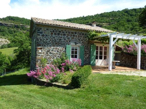 Beautiful Holiday Home in Saint Pons near Forest Berzème france