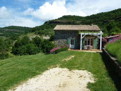 Maison de vacances Beautiful Holiday Home in Saint Pons near Forest  Berzème