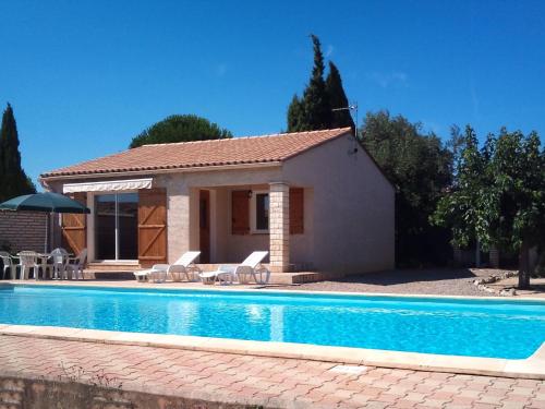 Maison de vacances Beautiful Holiday Home Near Centre Private Pool Private Garden Roofed Terrace  Argeliers