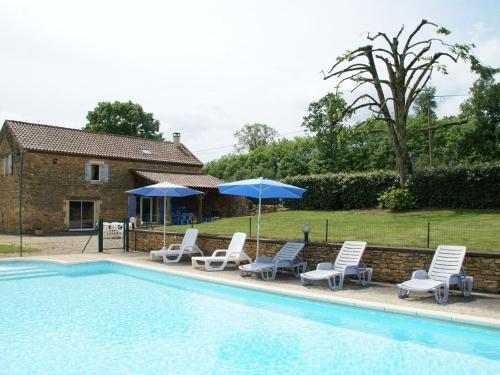 Maison de vacances Beautiful Holiday Home with Pool in Saint Pompont  Saint-Pompont