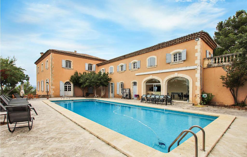 Maison de vacances Beautiful home in Apt with WiFi, Private swimming pool and Outdoor swimming pool , 84400 Apt