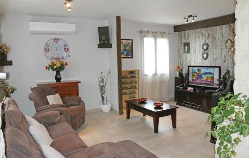 Beautiful home in Avignon with 4 Bedrooms, WiFi and Outdoor swimming pool Avignon france