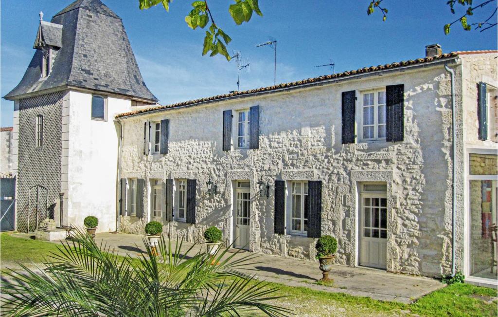 Maison de vacances Beautiful home in Beurlay with 2 Bedrooms, WiFi and Outdoor swimming pool , 17250 Beurlay