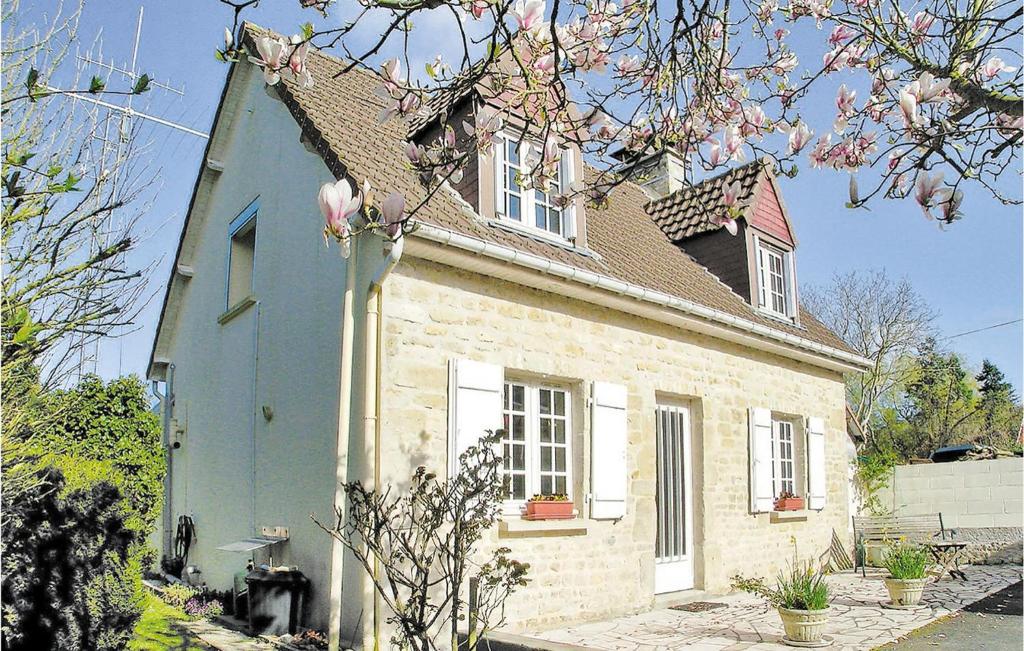 Maison de vacances Beautiful home in Blosville with 3 Bedrooms and WiFi , 50480 Blosville