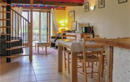 Maison de vacances Beautiful home in Brucheville with 2 Bedrooms and WiFi  Brucheville
