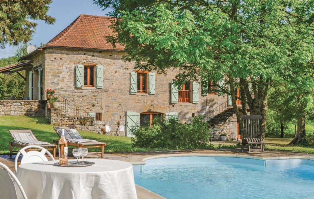 Maison de vacances Beautiful home in Caylus with 4 Bedrooms, WiFi and Private swimming pool , 82160 Caylus