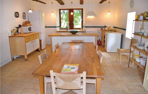 Beautiful home in Caylus with 4 Bedrooms, WiFi and Private swimming pool Caylus france