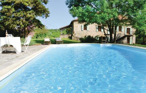 Maison de vacances Beautiful home in Caylus with 4 Bedrooms, WiFi and Private swimming pool  Caylus