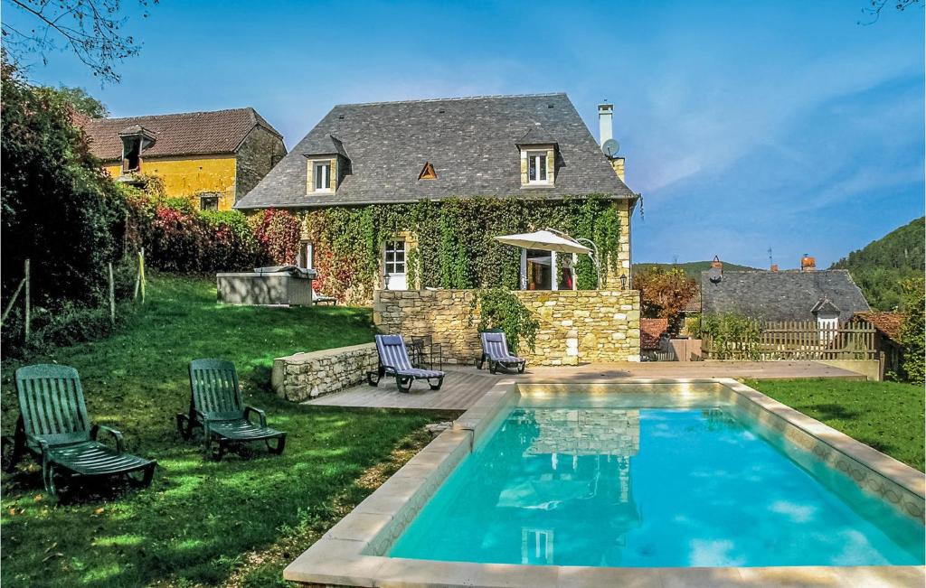 Maison de vacances Beautiful home in Coly with 4 Bedrooms, WiFi and Outdoor swimming pool , 24120 Coly