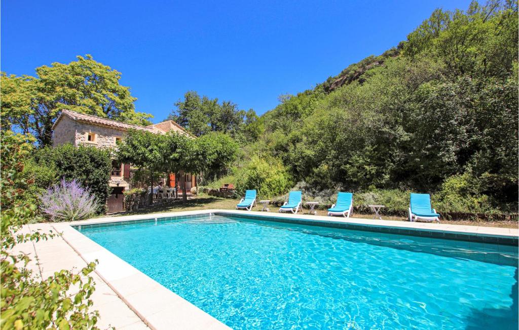 Maison de vacances Beautiful home in Curnier with Outdoor swimming pool, WiFi and Private swimming pool , 26110 Curnier