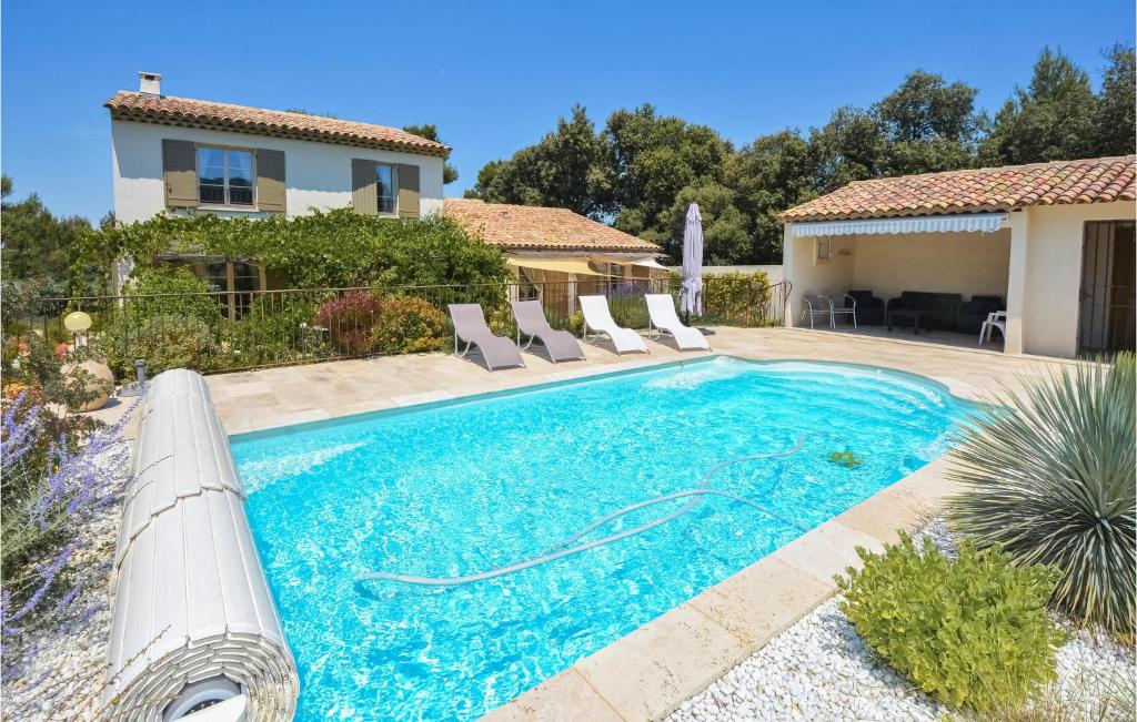 Maison de vacances Beautiful home in Eygalires with 4 Bedrooms, WiFi and Outdoor swimming pool , 13810 Eygalières