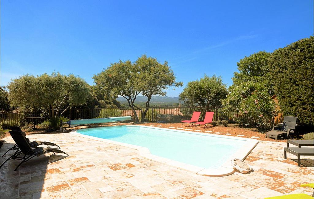 Maison de vacances Beautiful home in Eyragues with Outdoor swimming pool, WiFi and Private swimming pool , 13630 Eyragues