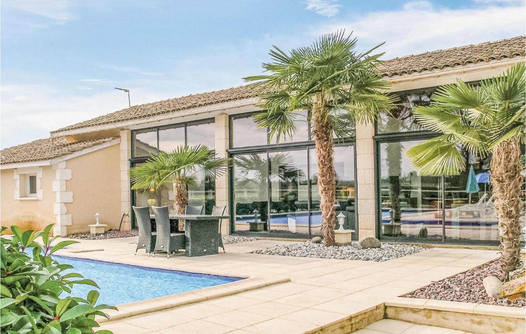 Maison de vacances Beautiful home in Gardonne with 2 Bedrooms, WiFi and Outdoor swimming pool , 24680 Gardonne