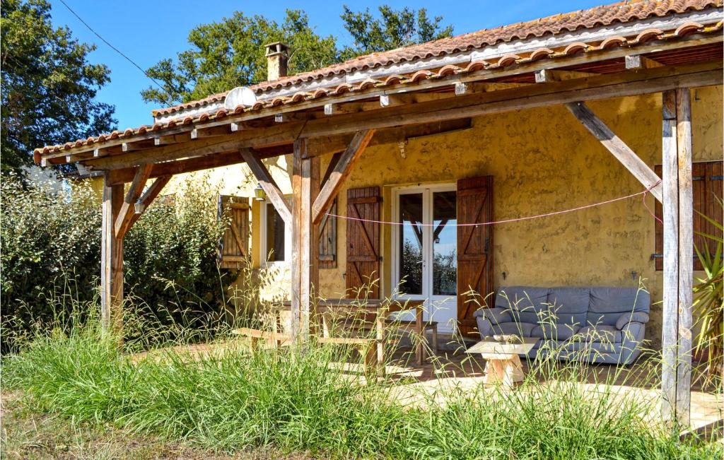 Maison de vacances Beautiful home in Gaujacq with 2 Bedrooms , 40330 Gaujacq