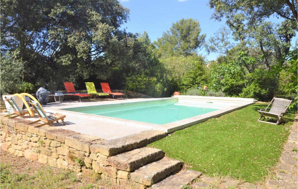 Maison de vacances Beautiful home in Grans with 3 Bedrooms, Outdoor swimming pool and Swimming pool , 13450 Grans