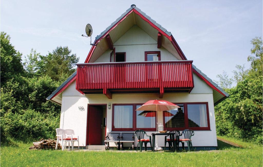 Maison de vacances Beautiful home in Kirchheim with 3 Bedrooms and WiFi , 36275 Kirchheim