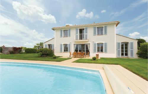 Maison de vacances Beautiful home in LAiguillon Sur Vie with 3 Bedrooms and Outdoor swimming pool  LʼAiguillon-sur-Vie