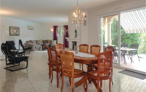 Beautiful home in Lamalou les Bains with WiFi, Private swimming pool and Outdoor swimming pool Lamalou-les-Bains france