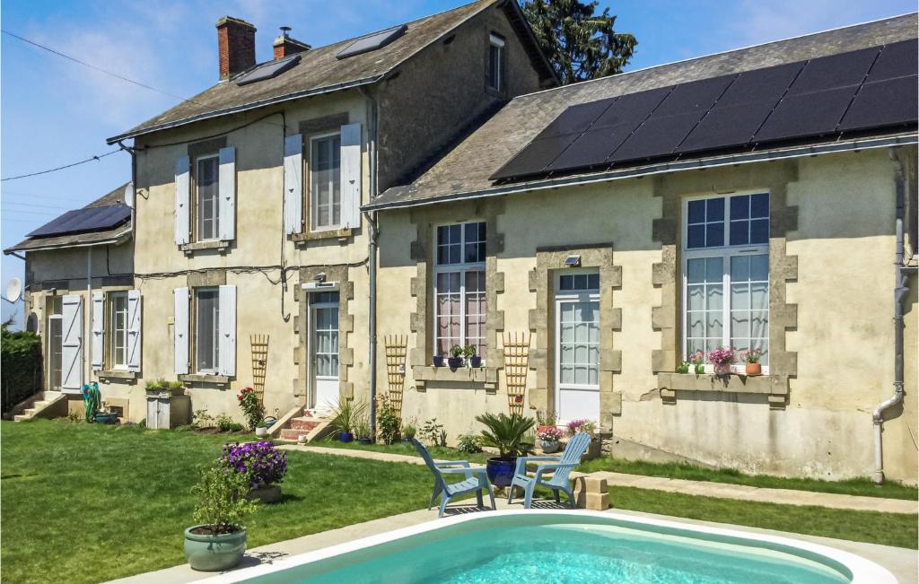 Maison de vacances Beautiful home in Loge Fougereuse with WiFi, Heated swimming pool and Private swimming pool , 85120 Loge-Fougereuse