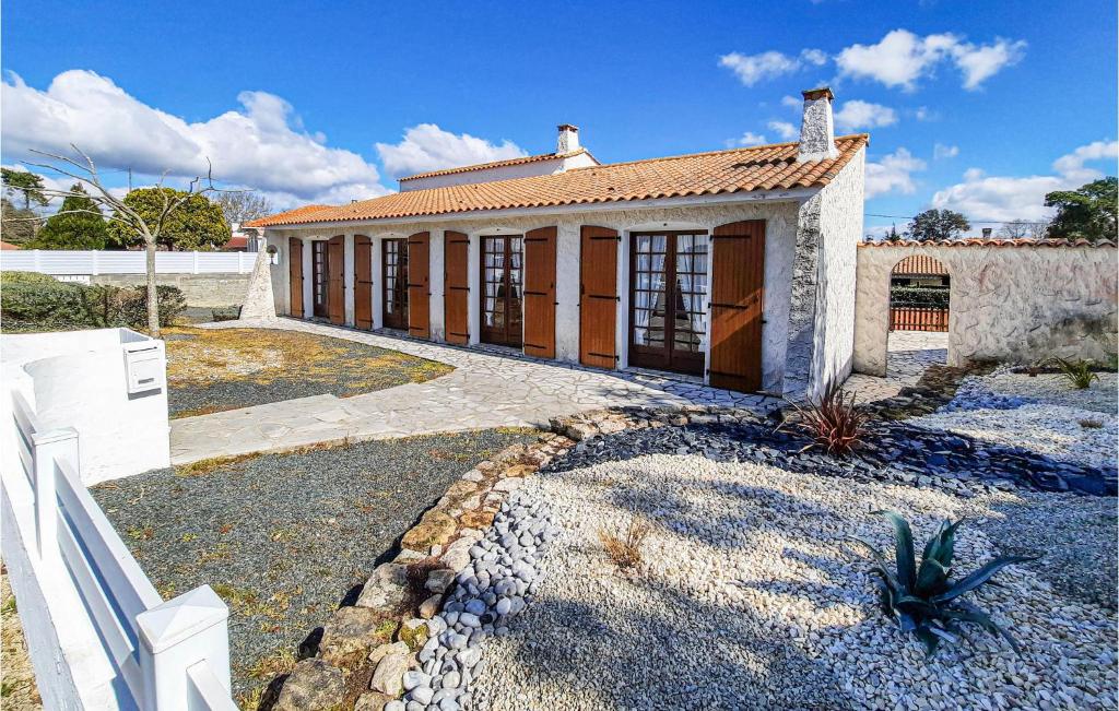 Maison de vacances Beautiful home in Longeville-sur-Mer with 3 Bedrooms , 85560 Longeville-sur-Mer