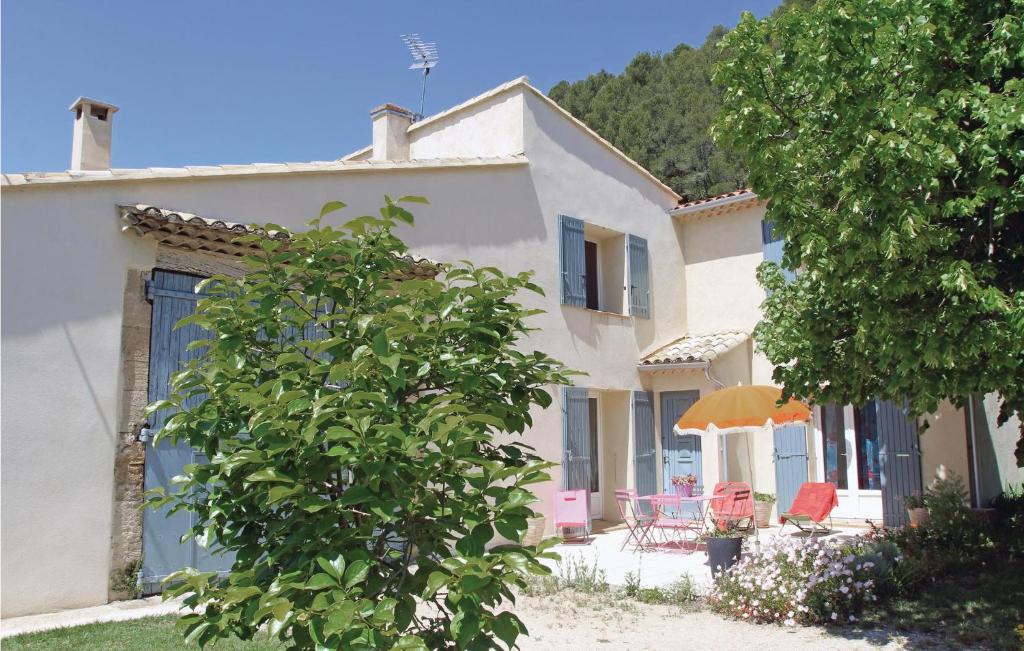 Maison de vacances Beautiful home in Merindol with 2 Bedrooms, WiFi and Outdoor swimming pool , 84360 Mérindol