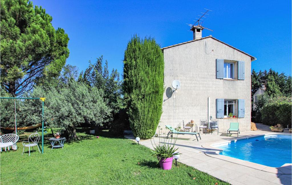 Maison de vacances Beautiful home in Montfavet with WiFi, Private swimming pool and Outdoor swimming pool , 84140 Montfavet