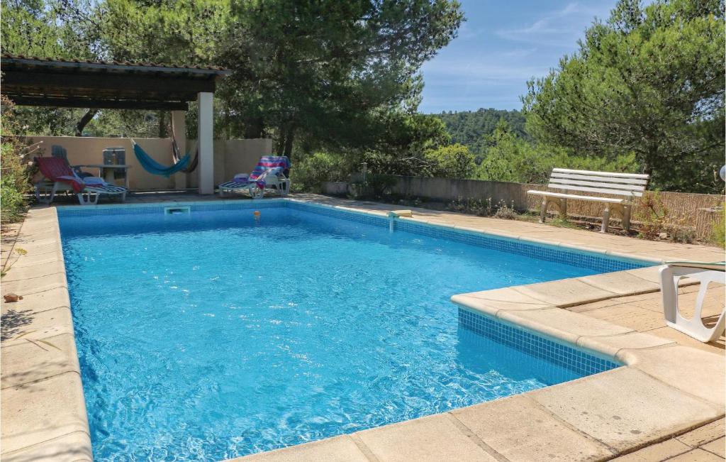 Maison de vacances Beautiful home in Pierrerue with 3 Bedrooms, Private swimming pool and Outdoor swimming pool , 34360 Pierrerue