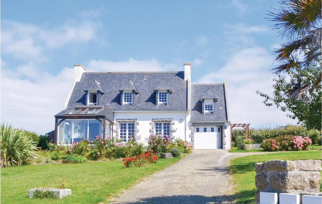 Maison de vacances Beautiful home in Plomodiern with 3 Bedrooms and WiFi , 29550 Saint-Nic